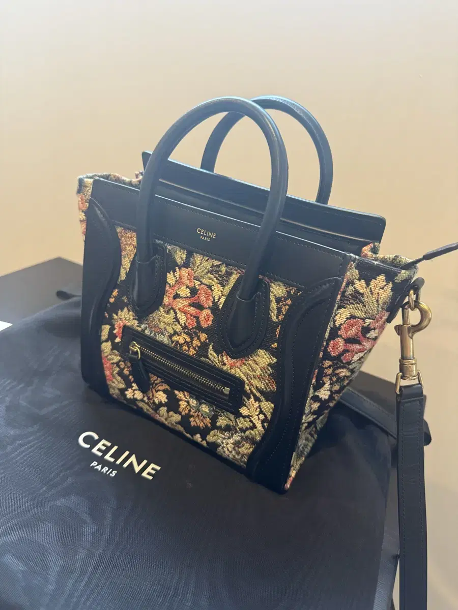 CELINE Luggage bag nanoblack